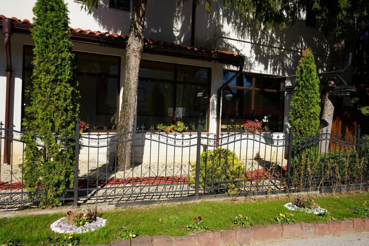 Complex Praveshki Hanove Pravets Exterior photo