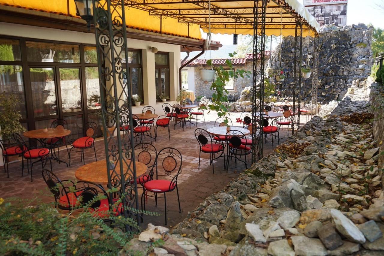 Complex Praveshki Hanove Pravets Exterior photo