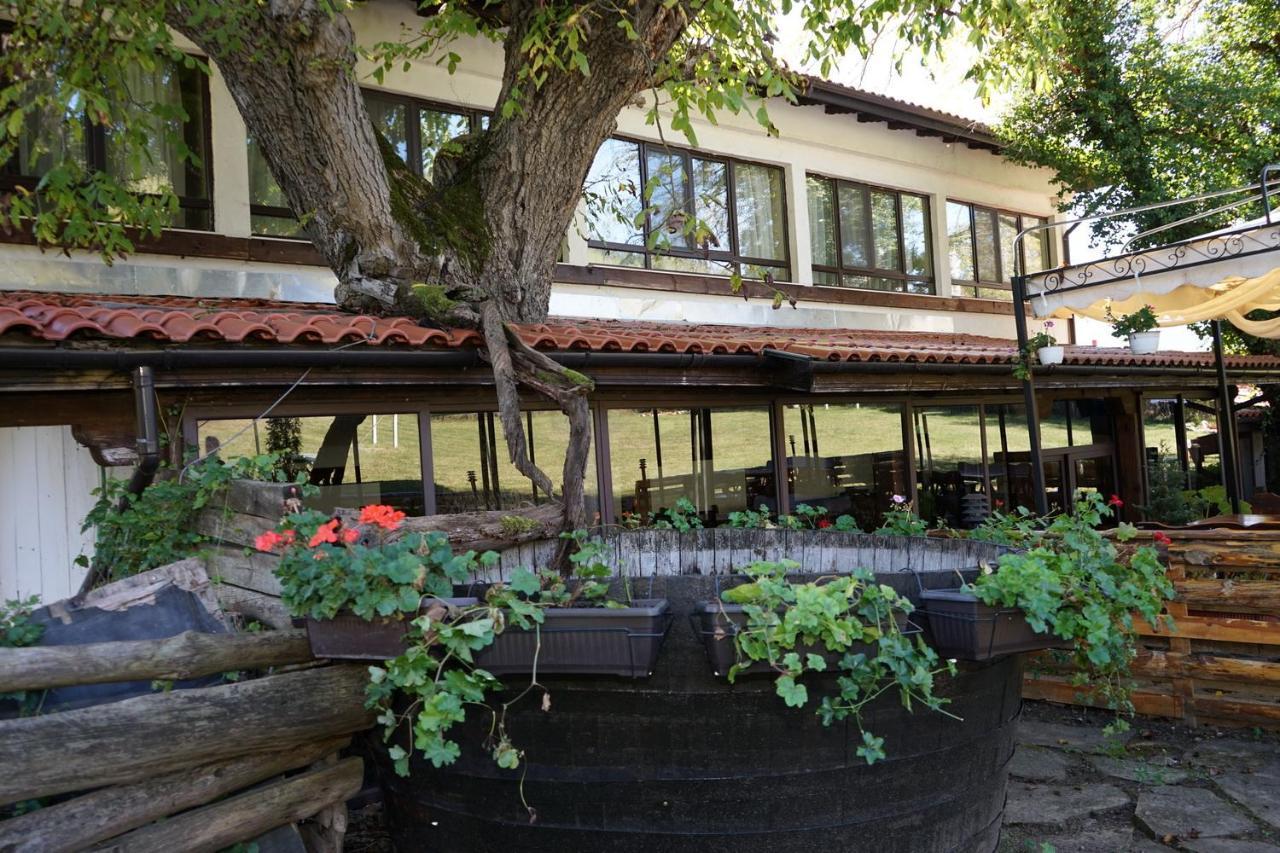 Complex Praveshki Hanove Pravets Exterior photo