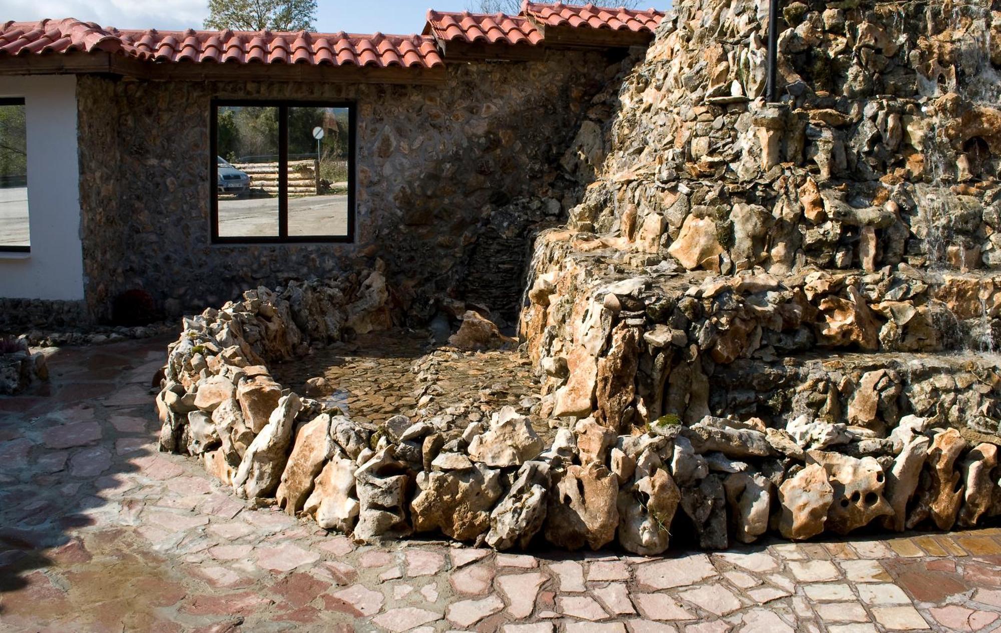 Complex Praveshki Hanove Pravets Exterior photo
